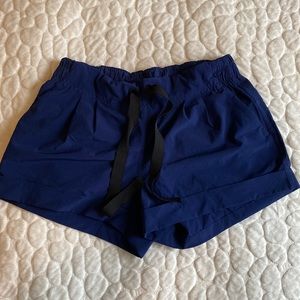 Size 6 dark navy lulu lemon spring break away shorts